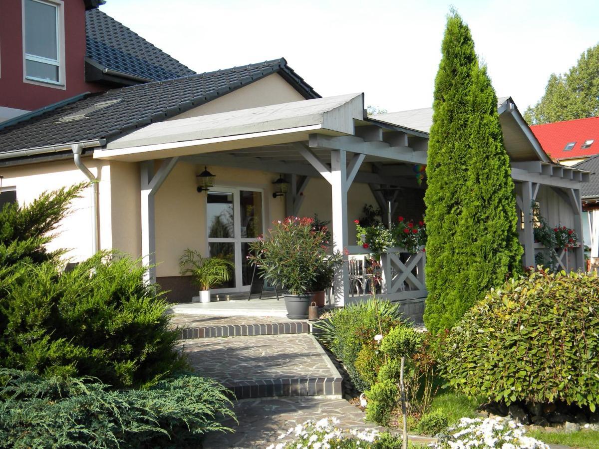 ホテルGasthaus Ela Dahlewitz エクステリア 写真